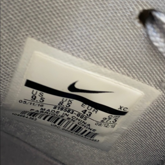 Kyries - Picture 4 of 4